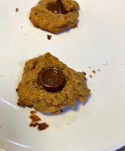 https://freshlyhomecooked.com/wp-content/uploads/2023/12/Flourless-Peanut-Butter-Rolo-Blossom-Cookies-.jpg